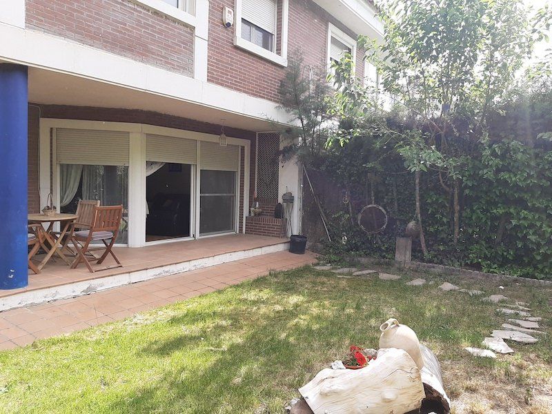 CHALET EN CALLE DE LA REINA